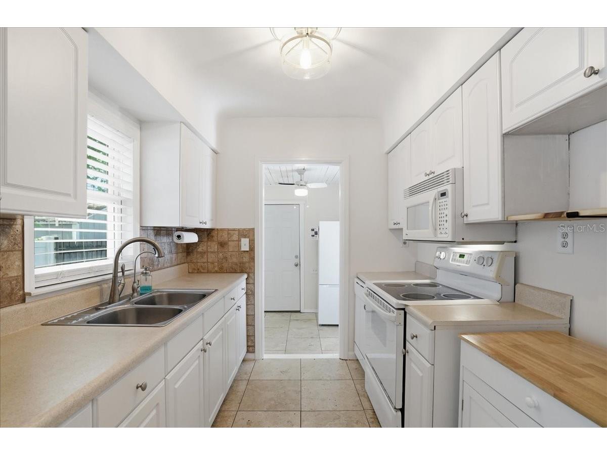 3145 8th Avenue N Saint Petersburg FL 33713 TB8505632 image16