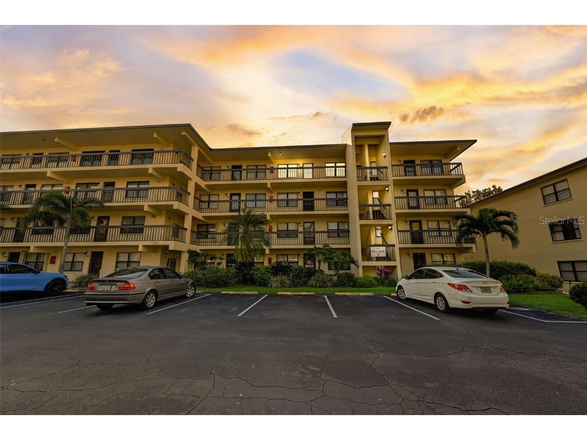 315 30th Avenue W #B402 Bradenton FL 34205 A4594255 image1