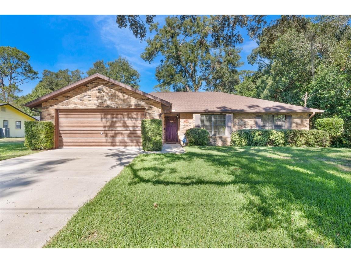 315 Huntington Drive Deland FL 32724 V4939700 image1
