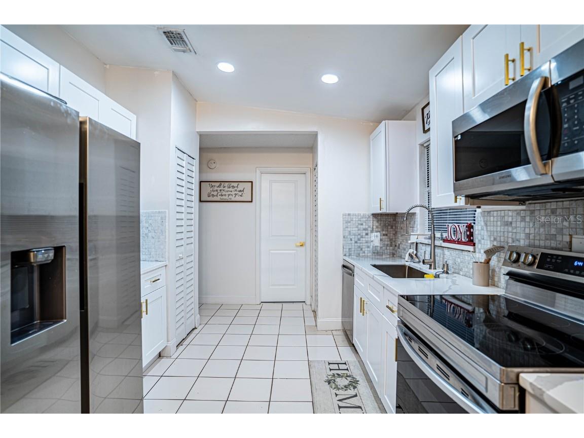 315 Lauderdale Court Kissimmee FL 34759 P4932966 image6