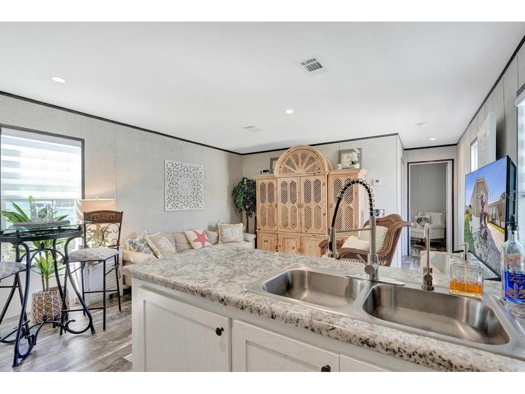 315 NE Cardinal NE #L15 Jensen Beach FL 34957 TB8481029 image12