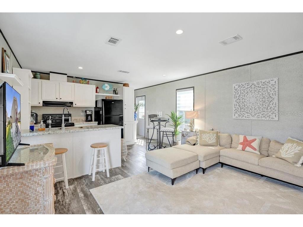 315 NE Cardinal NE #L15 Jensen Beach FL 34957 TB8481029 image13