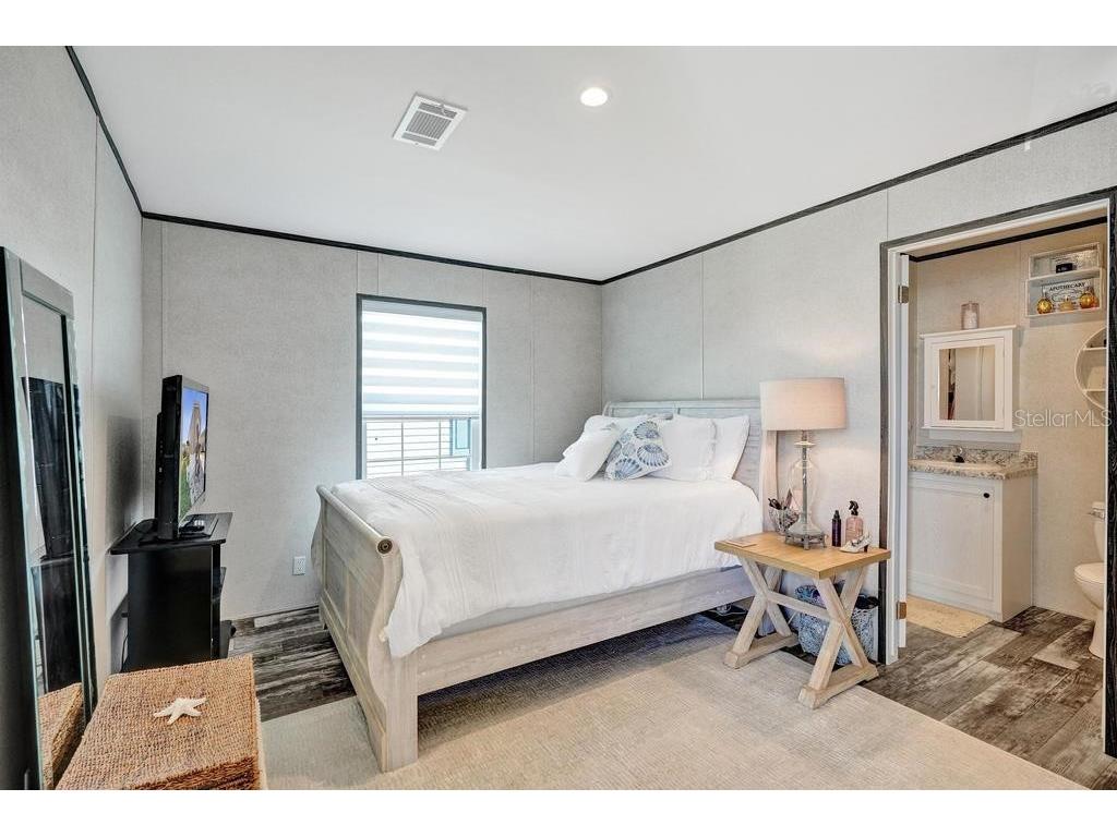 315 NE Cardinal NE #L15 Jensen Beach FL 34957 TB8481029 image20