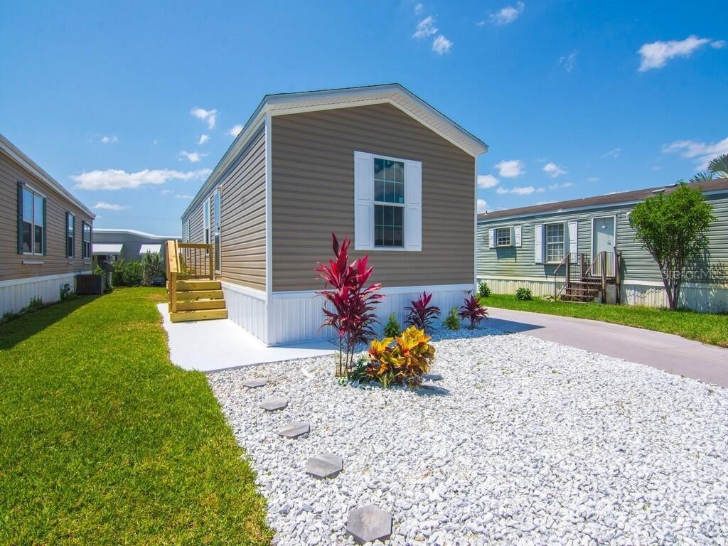 315 NE Cardinal NE #L15 Jensen Beach FL 34957 TB8481029 image32