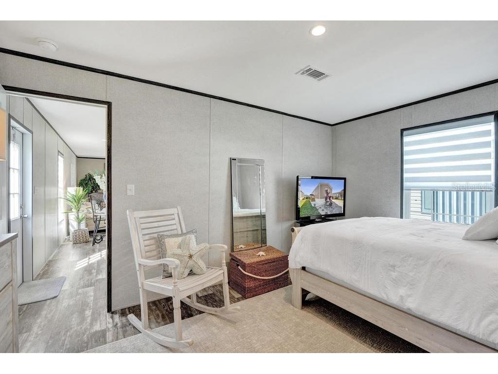 315 NE Cardinal NE #L15 Jensen Beach FL 34957 TB8481029 image5