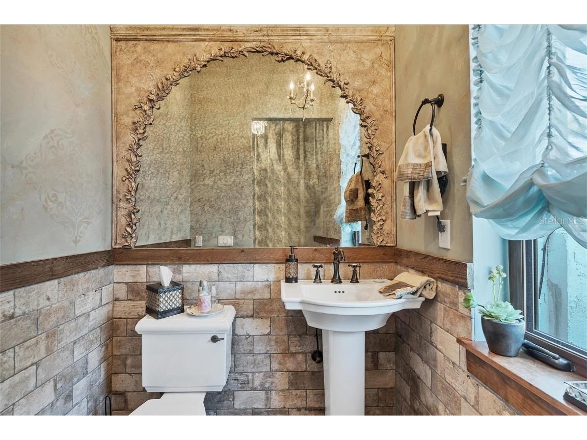 315 S Shore Drive Sarasota FL 34234 A4676265 image33