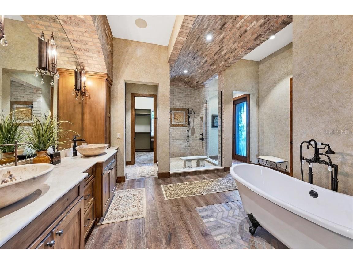 315 S Shore Drive Sarasota FL 34234 A4676265 image37