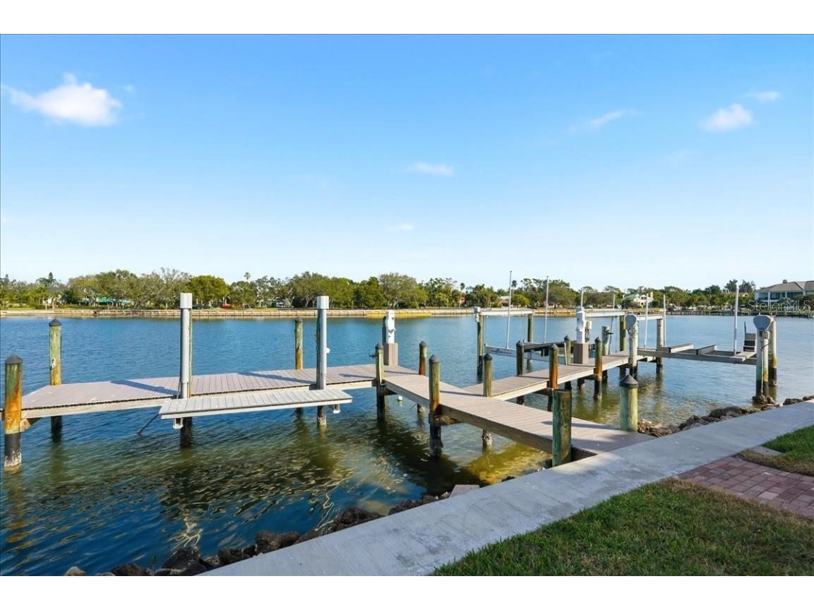 315 S Shore Drive Sarasota FL 34234 A4676265 image62