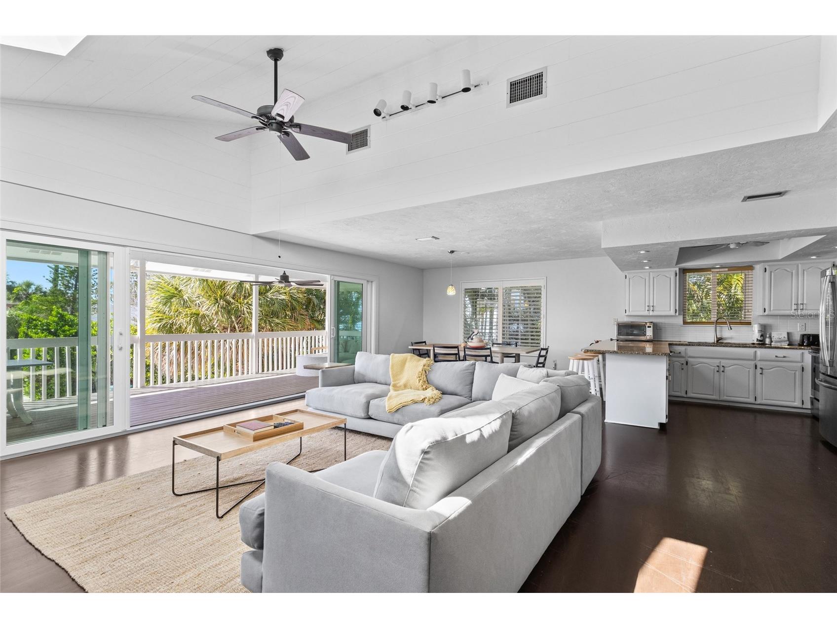 315 Spring Avenue Anna Maria FL 34216 A4694221 image6