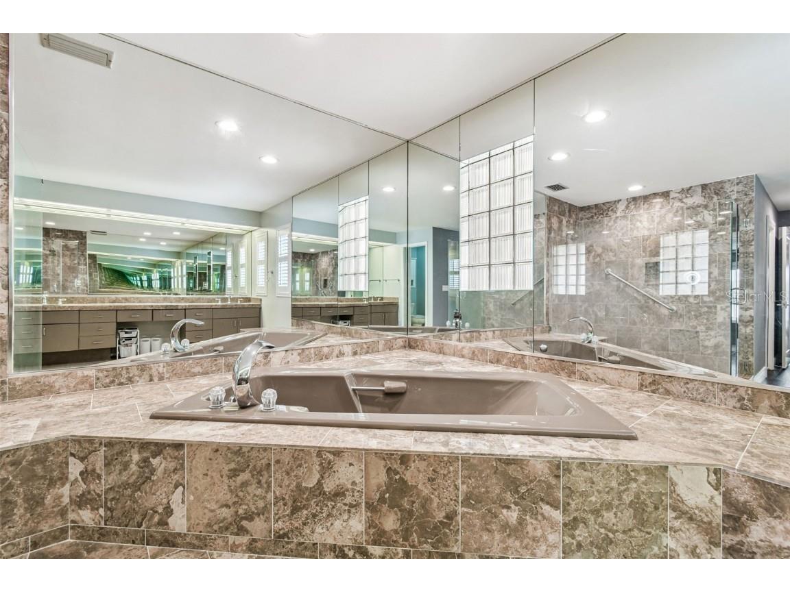 3155 Lake Ellen Drive Tampa FL 33618 TB8434847 image44