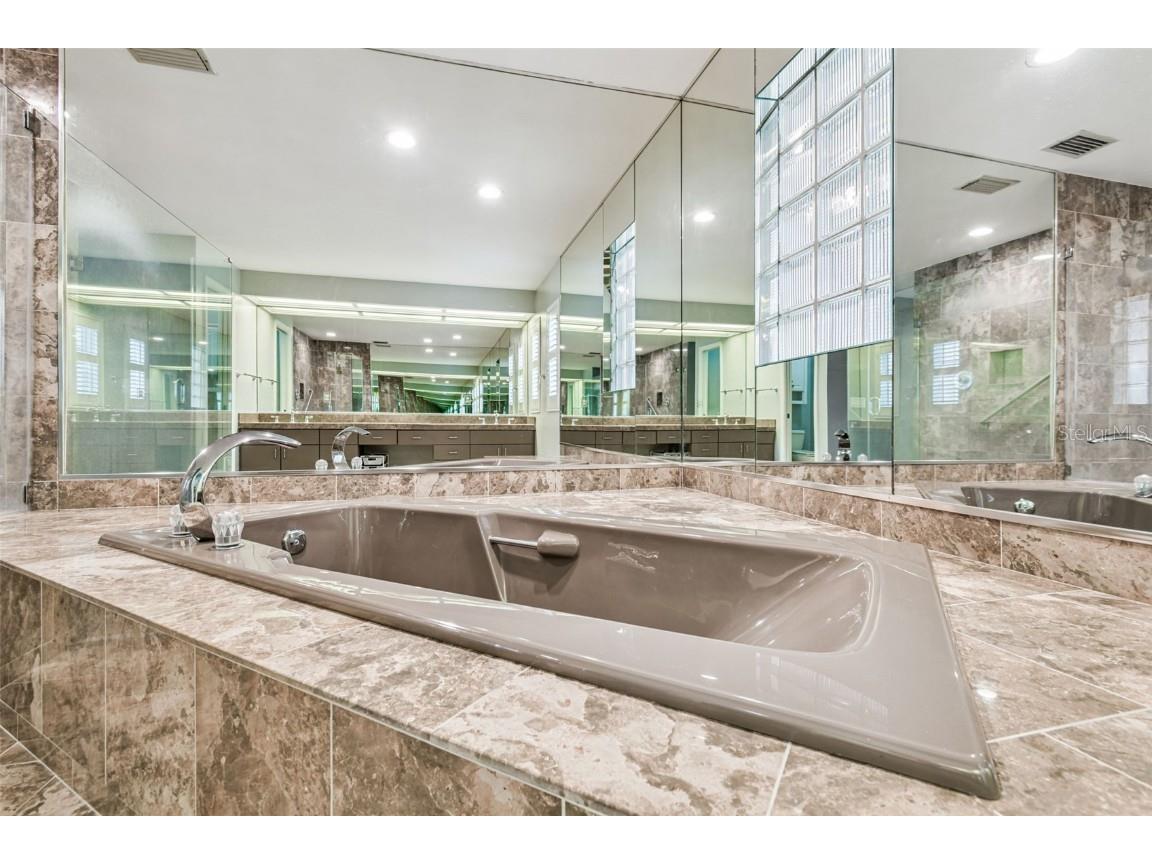 3155 Lake Ellen Drive Tampa FL 33618 TB8434847 image45