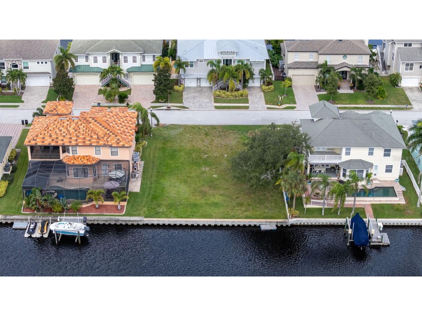316 Manatee Lane Tarpon Springs FL 34689 TB8449335 image1
