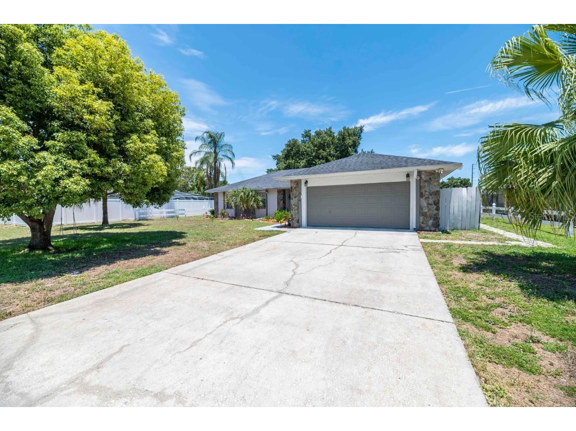 316 Marcum Trace Drive Lakeland FL 33809 L4945314 image1