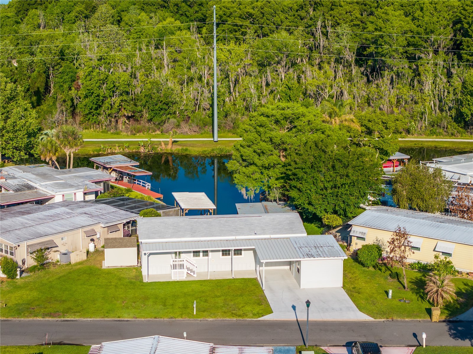 31609 Terrace Drive Tavares FL 32778 - HARRIS CHAIN OF LAKES G5111493 image1