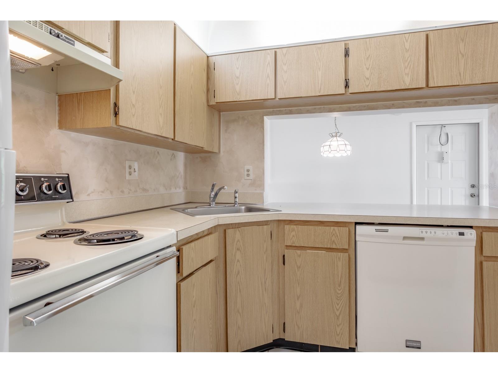 3166 Lake Pine Way S #E3 Tarpon Springs FL 34688 TB8492111 image16