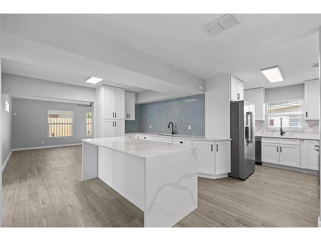 3169 Bellevue Street Sarasota FL 34237 O6338943 image2