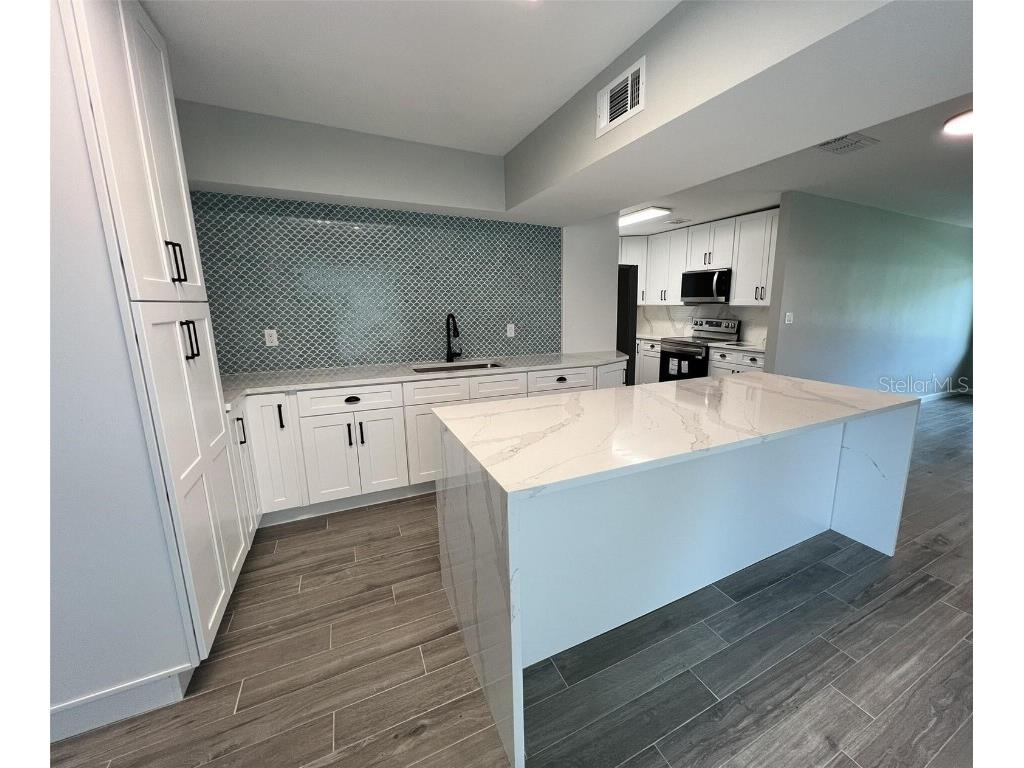 3169 Bellevue Street Sarasota FL 34237 O6338943 image4