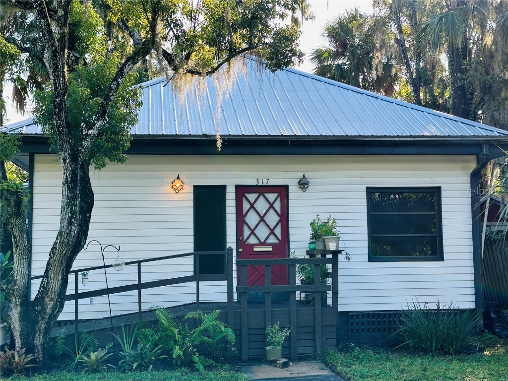 317 N Florida Avenue Deland FL 32720 V4932742 image1