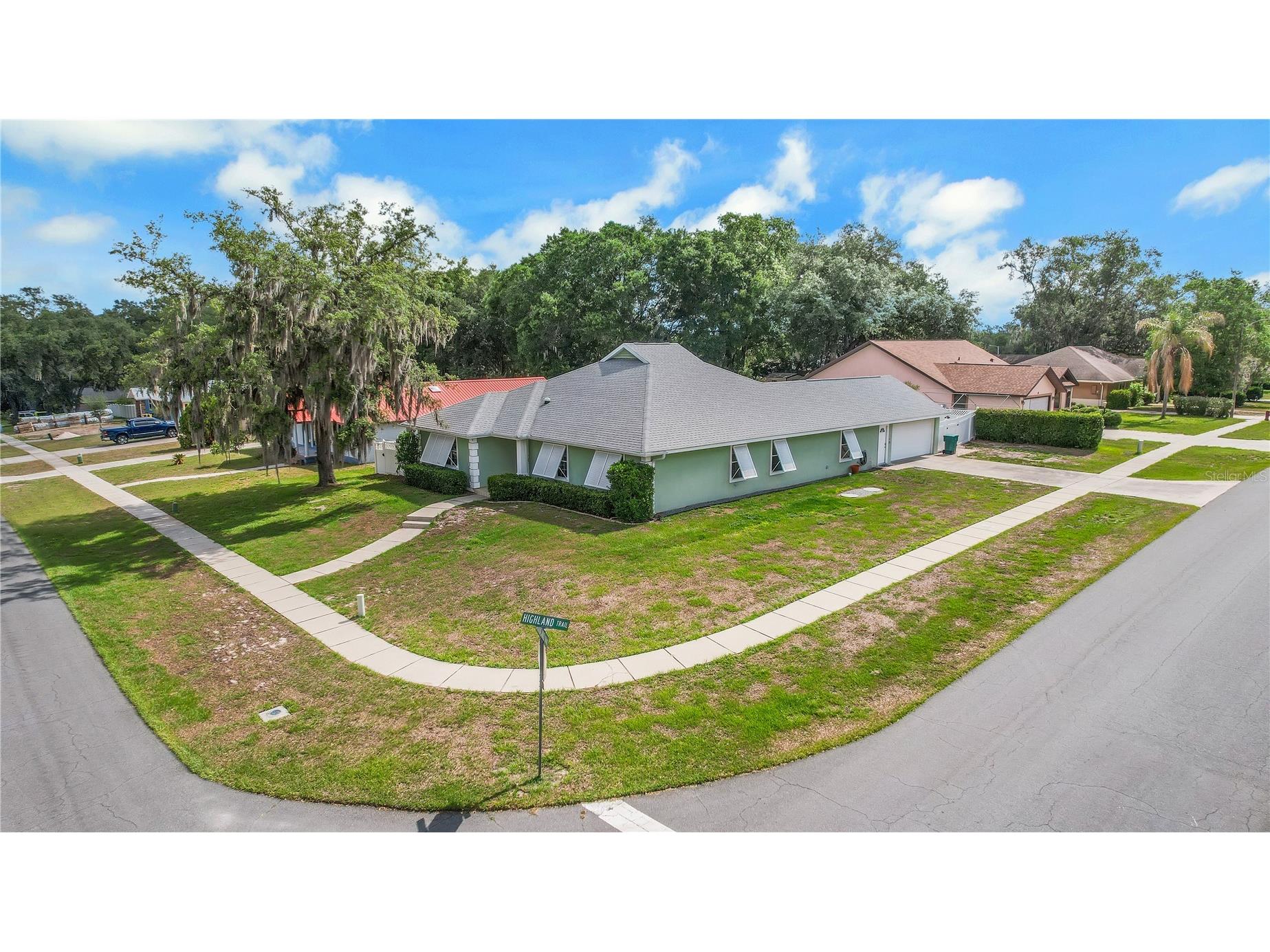 317 Woodland Trail Lady Lake FL 32159 G5112589 image2