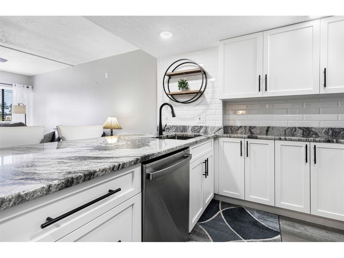 3170 Matecumbe Key Road #111 Punta Gorda FL 33955 - CHARLOTTE HARBOR A4672869 image4