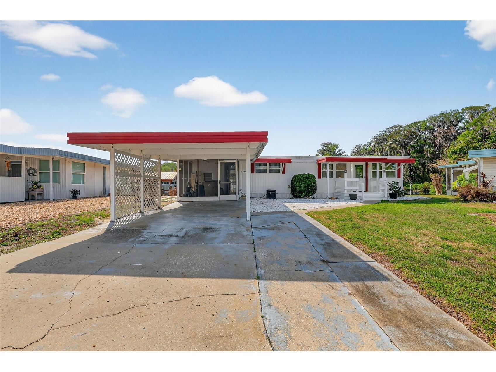 31701 Kelly Circle Tavares FL 32778 G5110247 image1