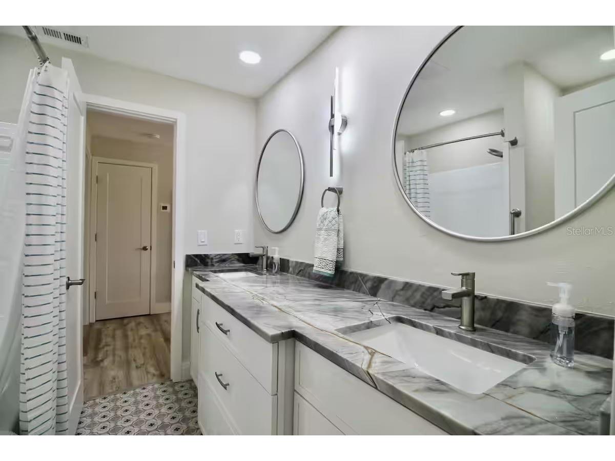 3174 Jennings Drive Sarasota FL 34239 A4677727 image16