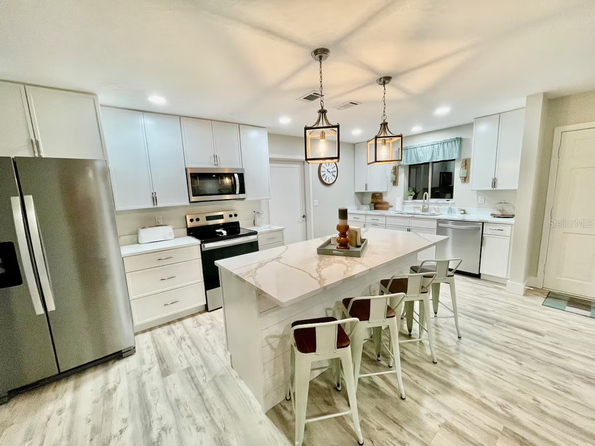 3174 Jennings Drive Sarasota FL 34239 A4677727 image8