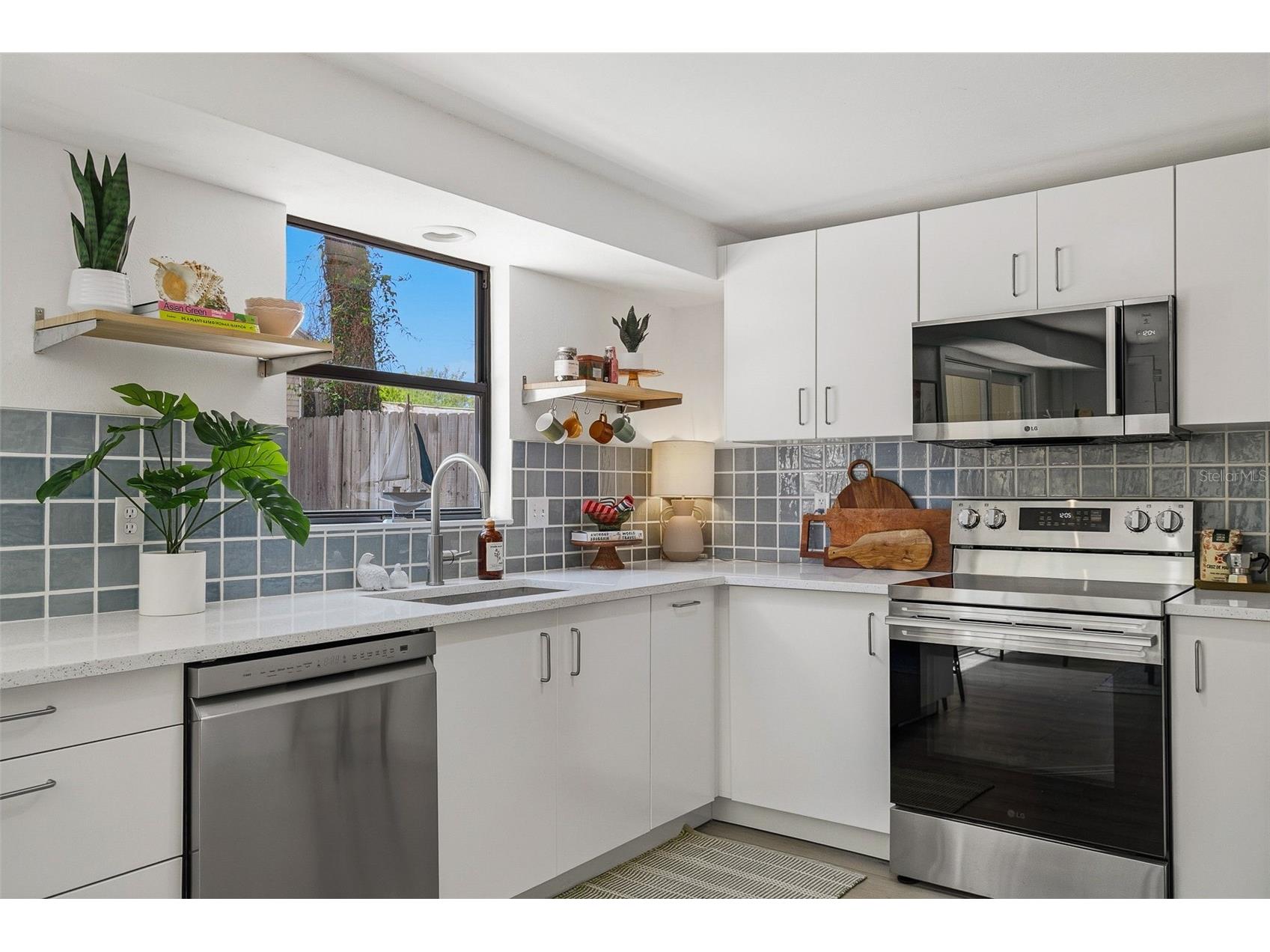 3174 Peachtree Street Sarasota FL 34231 A4692949 image17