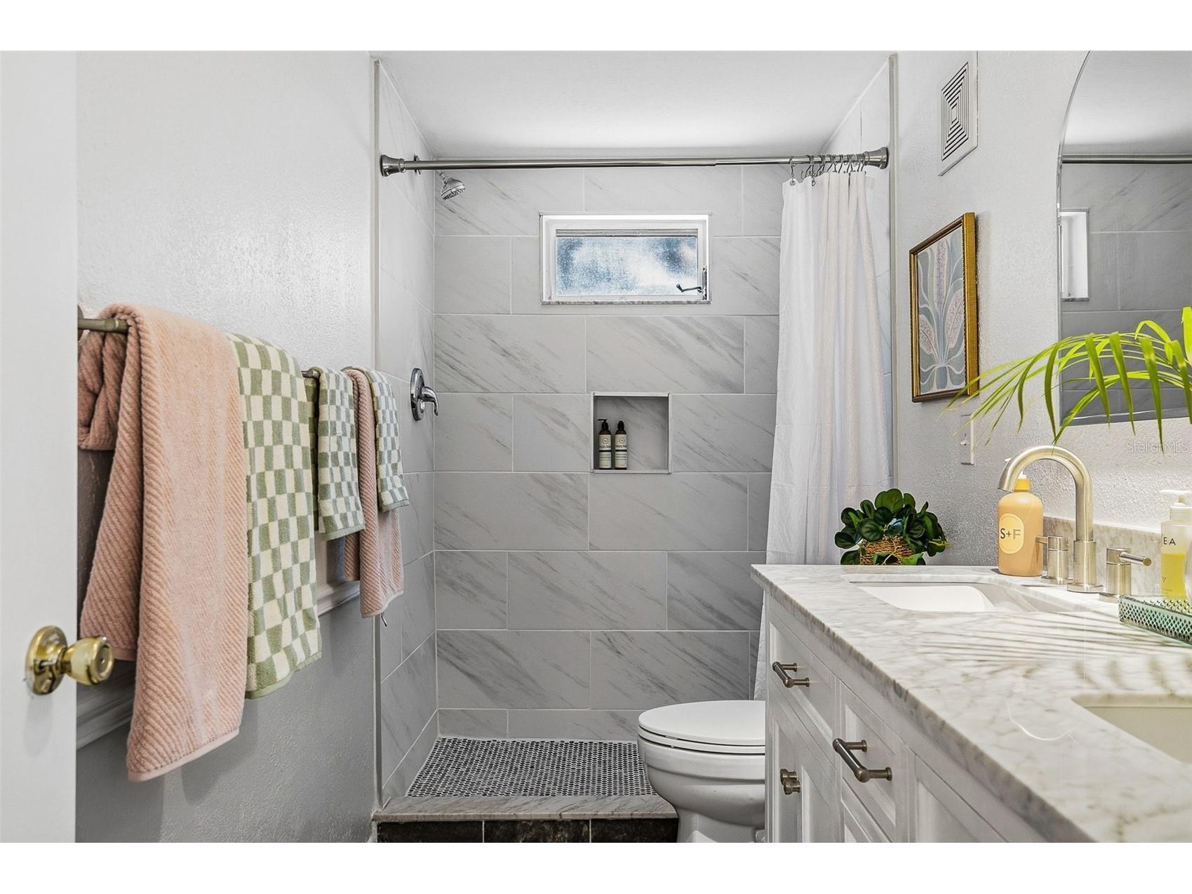 3174 Peachtree Street Sarasota FL 34231 A4692949 image26