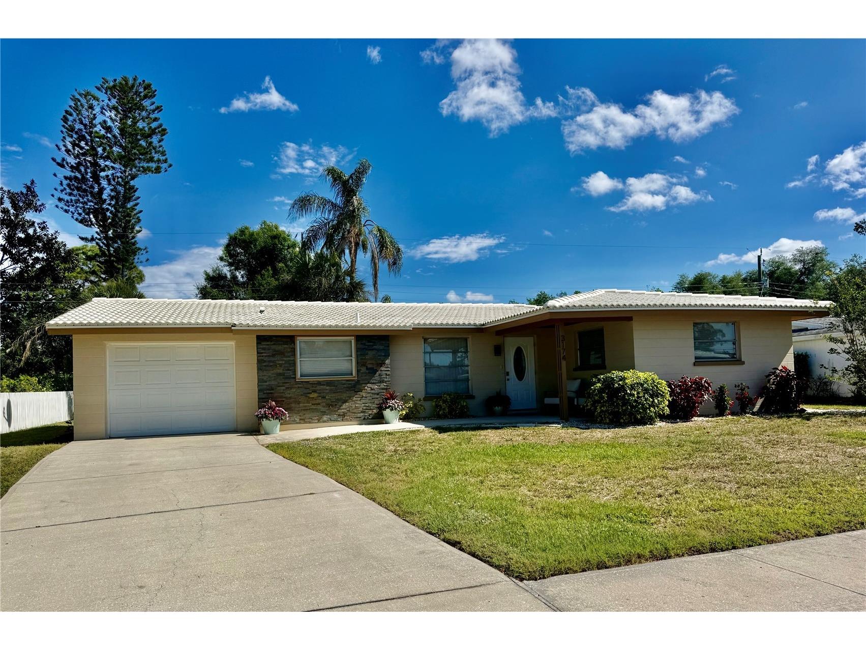3174 Regatta Circle Sarasota FL 34231 A4689148 image1