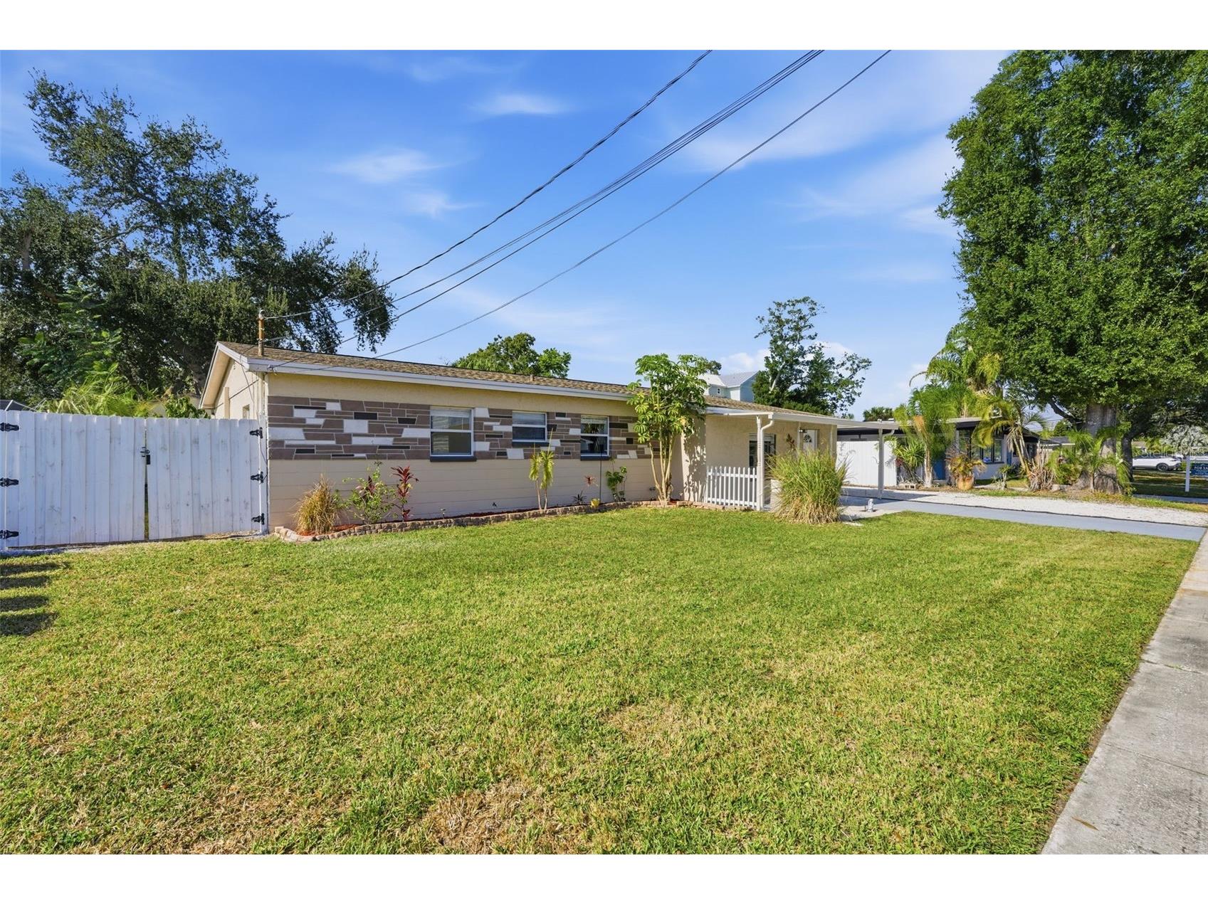 318 Country Club Drive Oldsmar FL 34677 TB8459839 image1