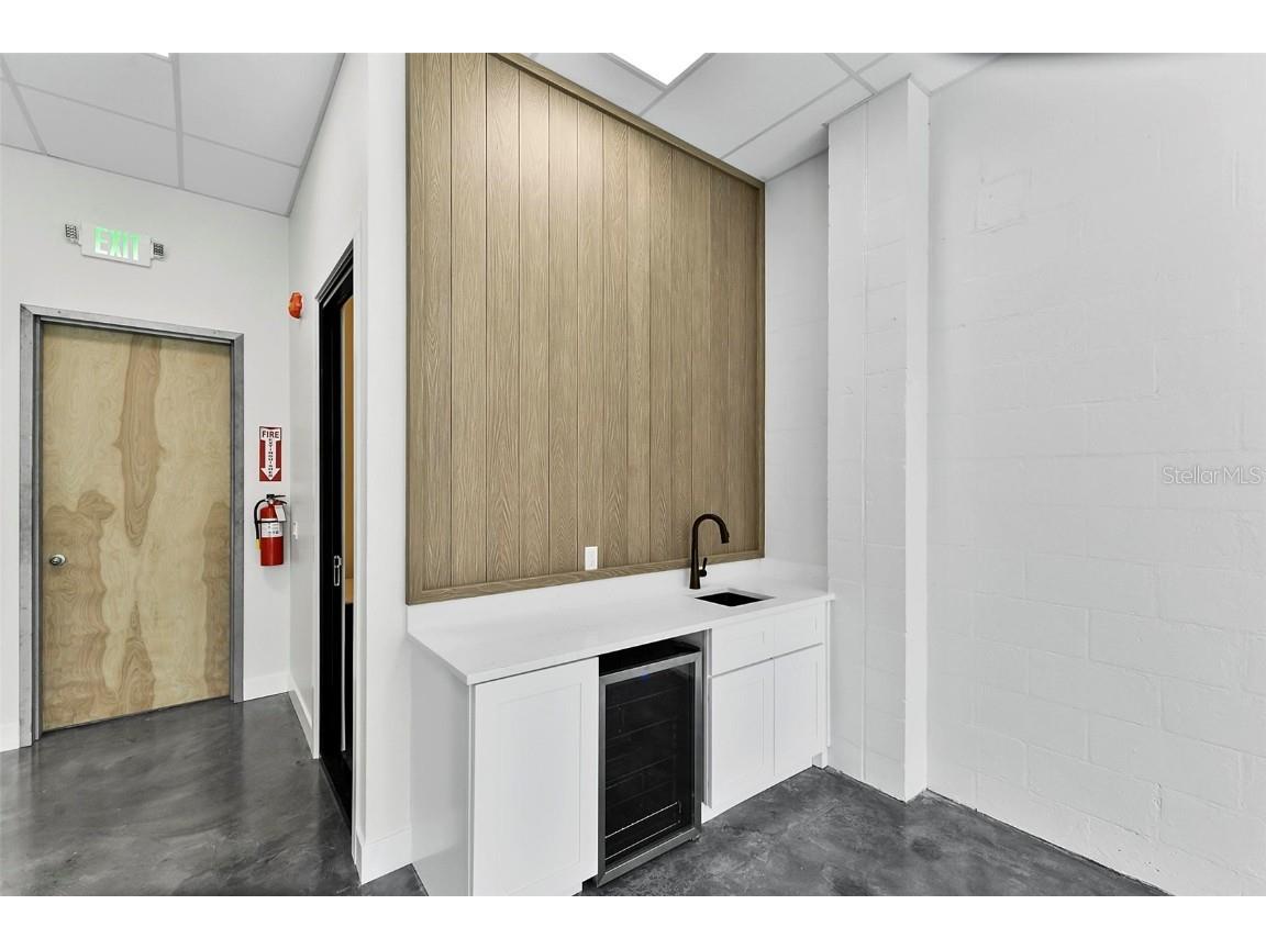 318 N Causeway New Smyrna Beach FL 32169 NS1085021 image7