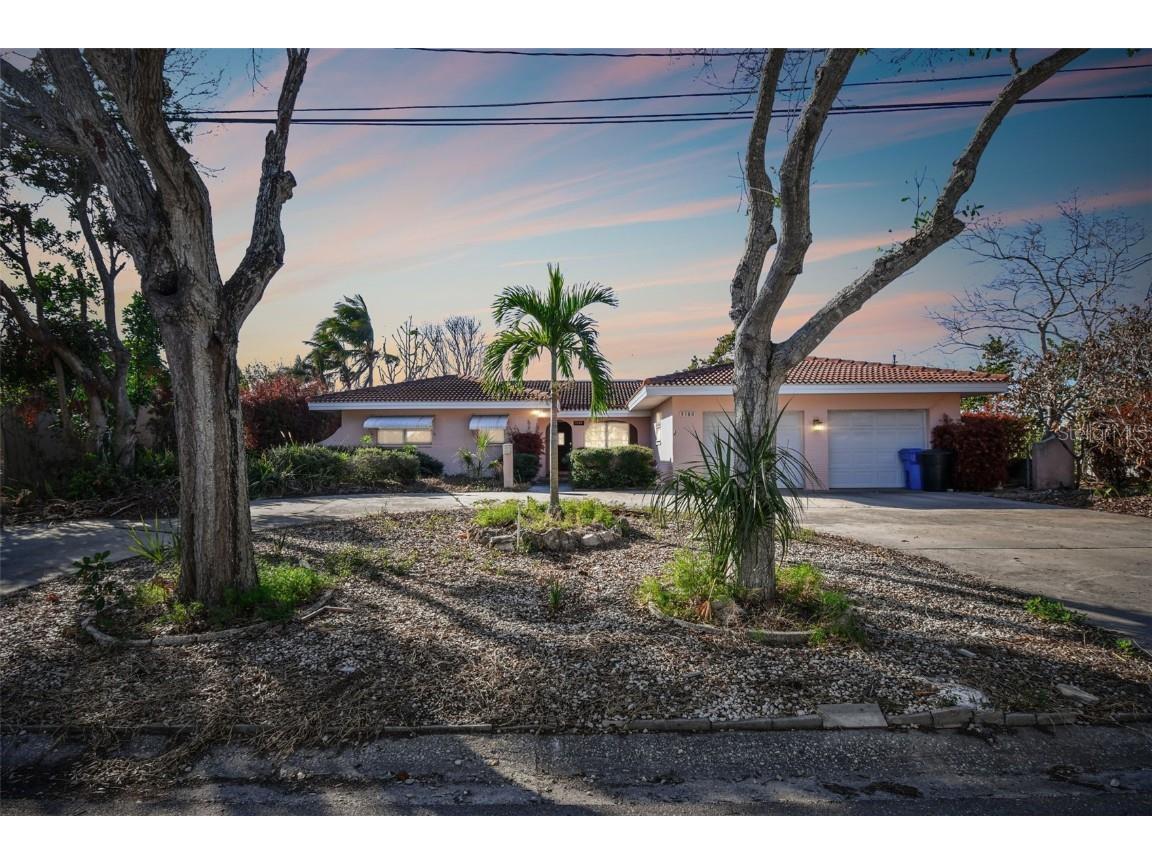 3180 Sunset Drive N Saint Petersburg FL 33710 - BOCA CIEGA BAY TB8332837 image1