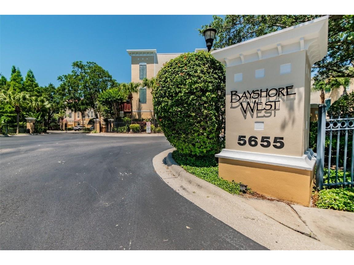 3183 Bayshore Oaks Drive Tampa FL 33611 TB8442717 image42