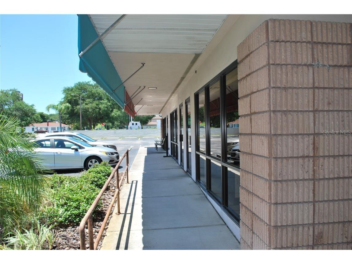 3185 4th Street N Saint Petersburg FL 33704 U8185122 image1