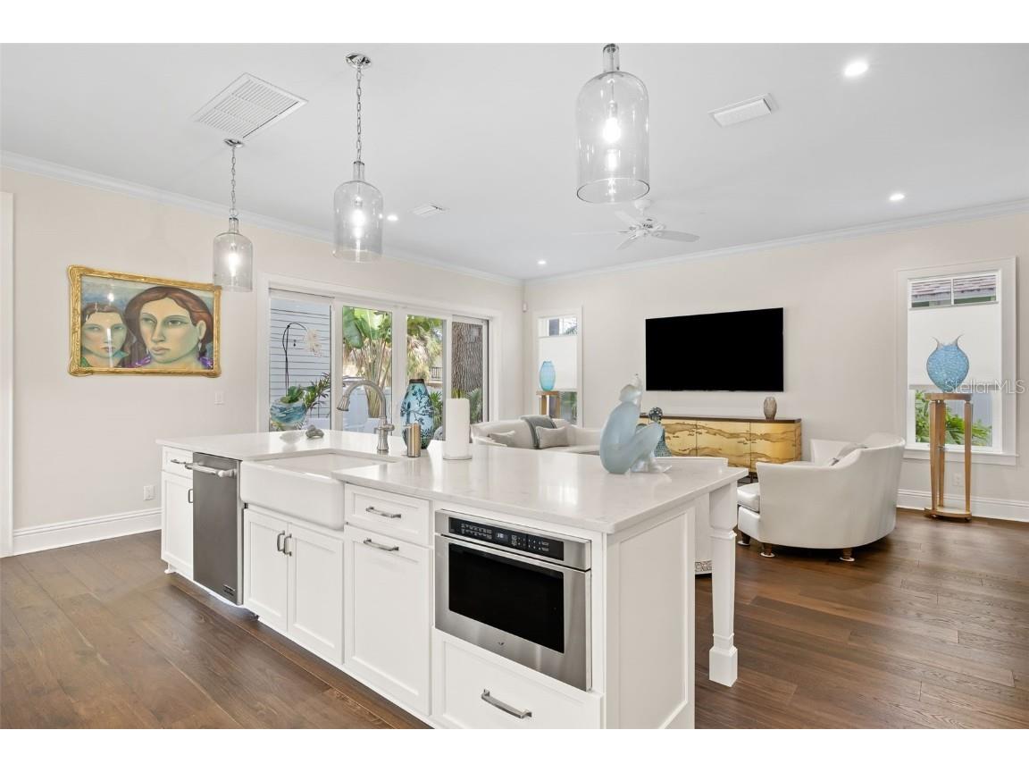 319 12th Avenue NE Saint Petersburg FL 33701 TB8442934 image17