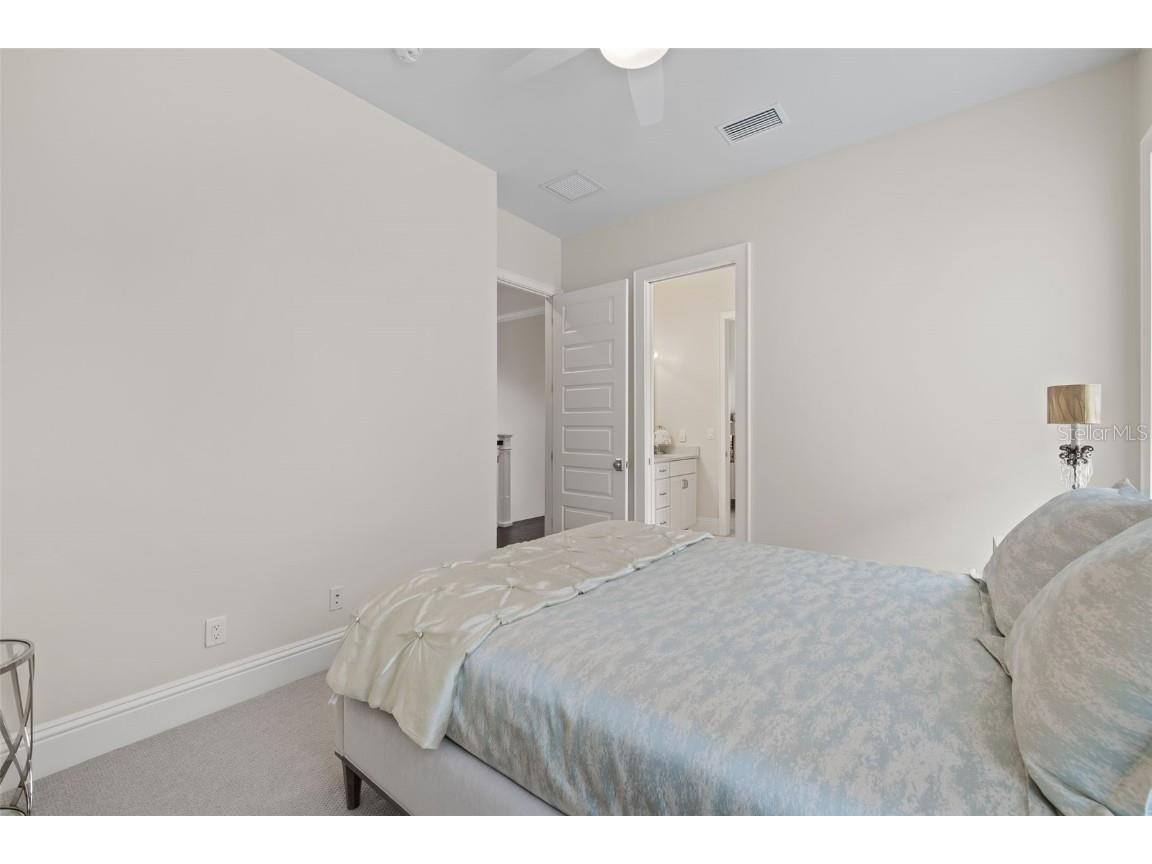 319 12th Avenue NE Saint Petersburg FL 33701 TB8442934 image50