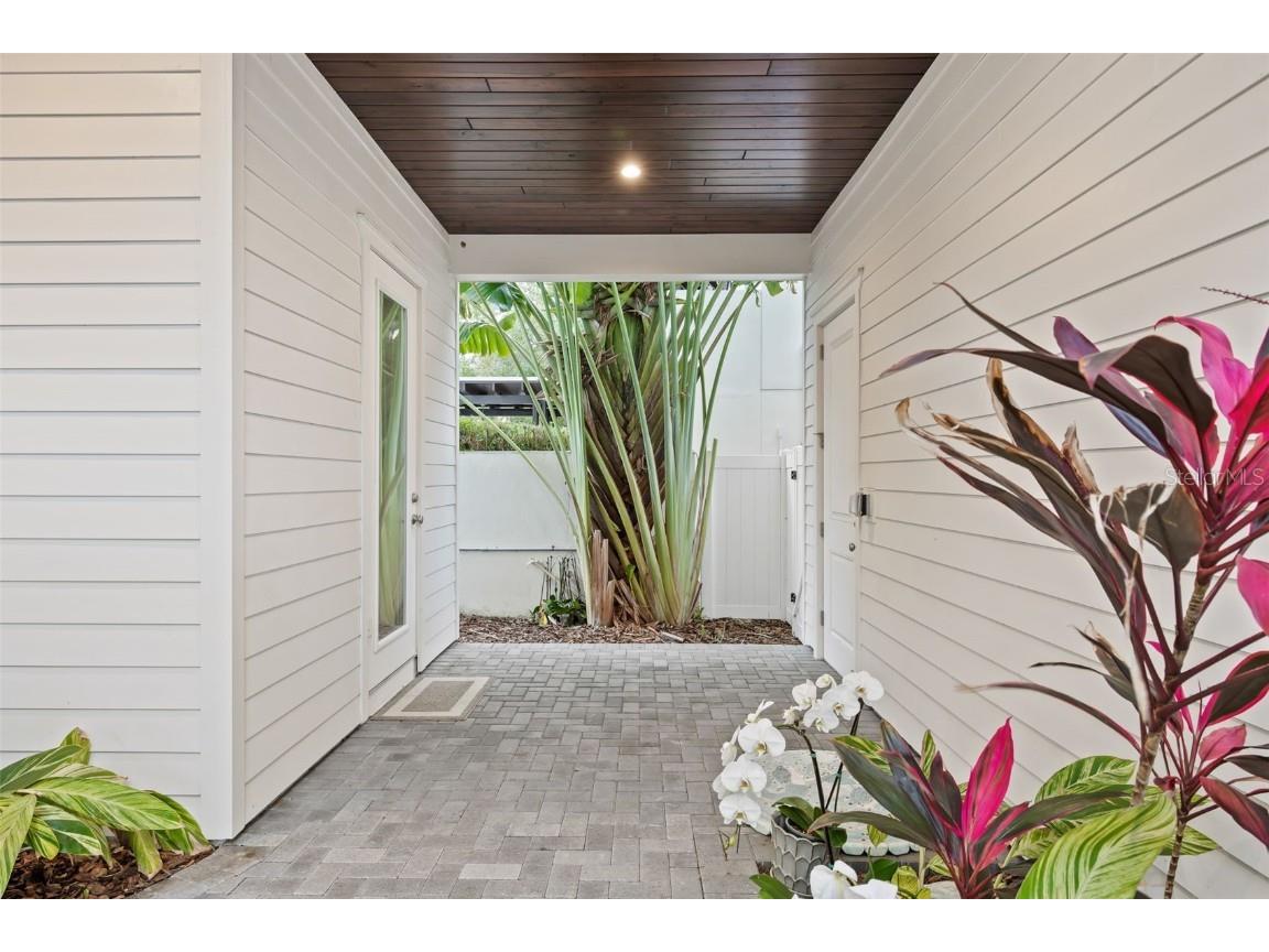 319 12th Avenue NE Saint Petersburg FL 33701 TB8442934 image57