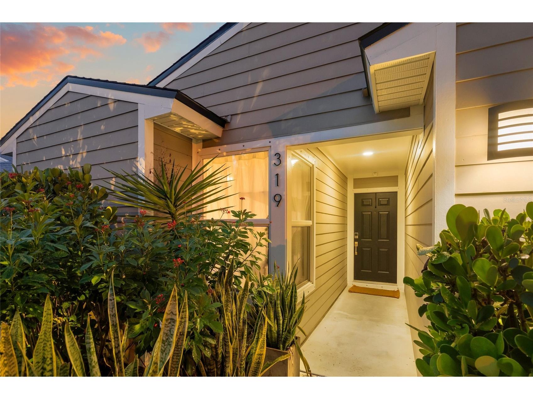 319 Bearded Oaks Circle Sarasota FL 34232 A4699157 image1