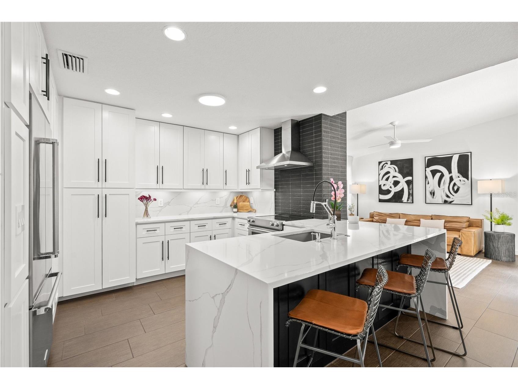 319 Bearded Oaks Circle Sarasota FL 34232 A4699157 image3