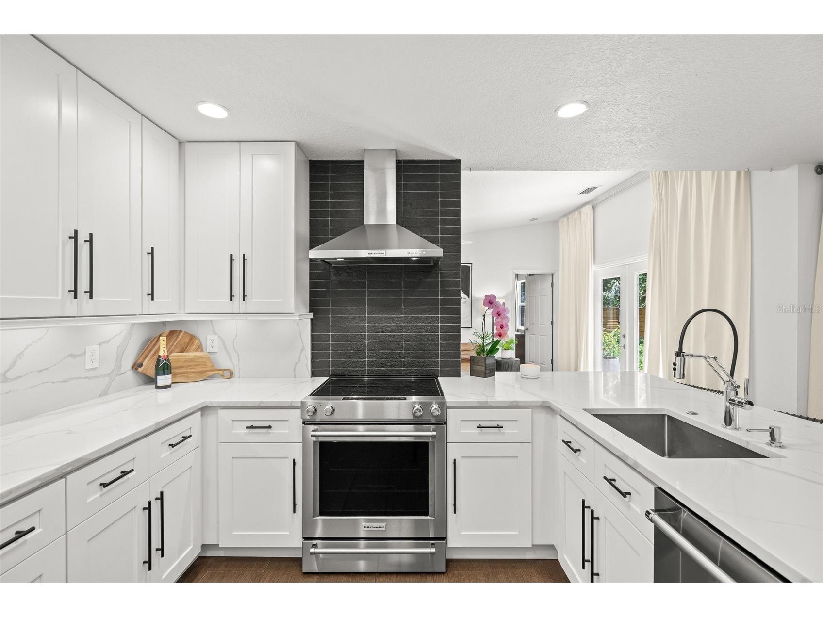 319 Bearded Oaks Circle Sarasota FL 34232 A4699157 image7