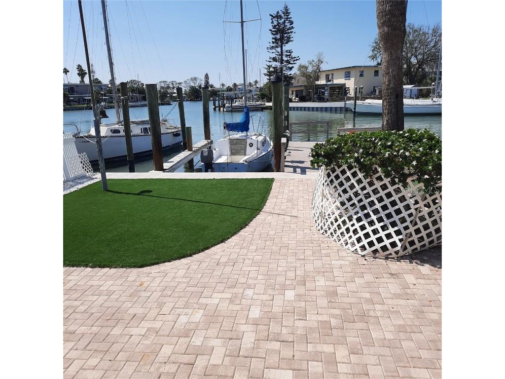 319 Boca Ciega Dr Madeira Beach FL 33708 - BOCA CIEGA BAY BY JOHNS PASS TB8385319 image1