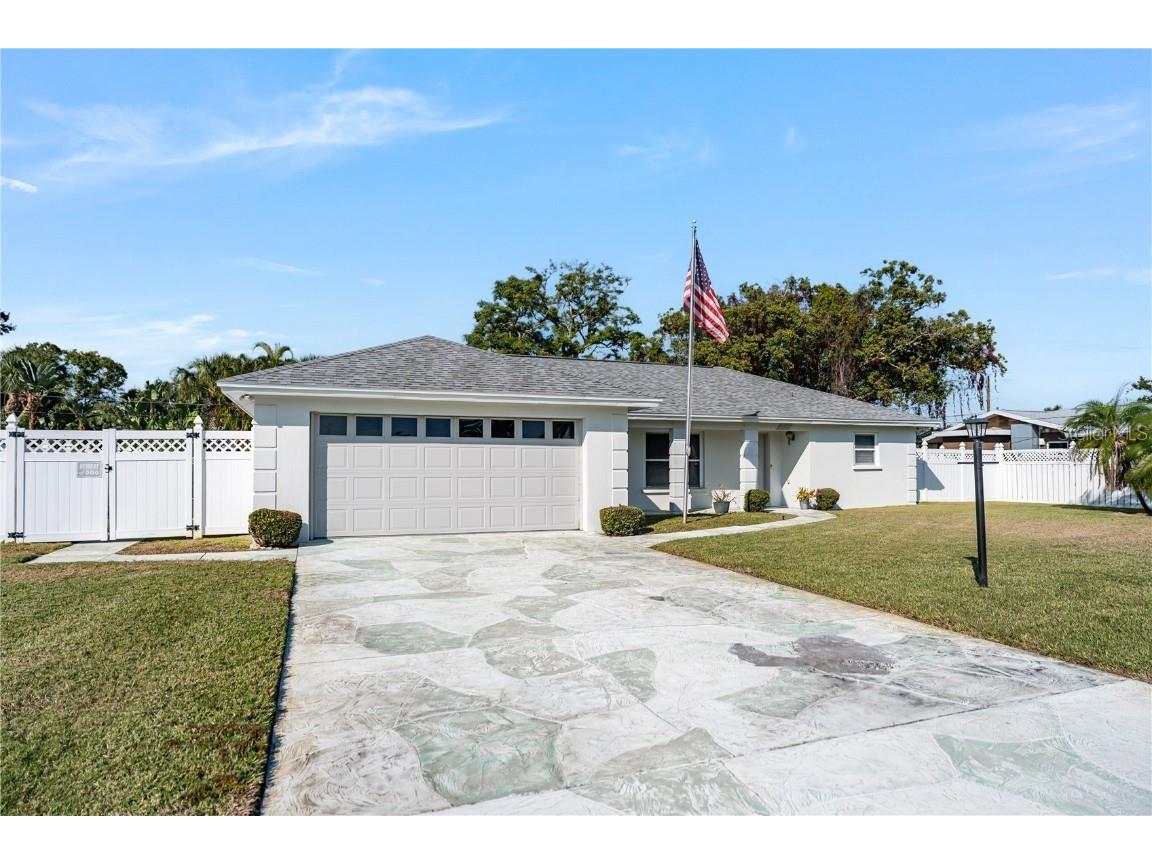 319 Mendez Drive Sarasota FL 34243 A4674239 image1