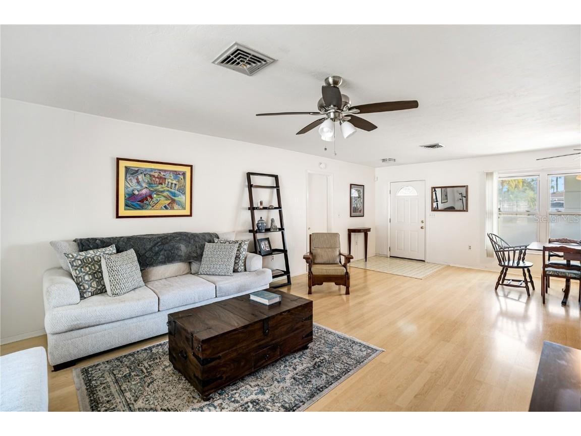 319 Mendez Drive Sarasota FL 34243 A4674239 image14