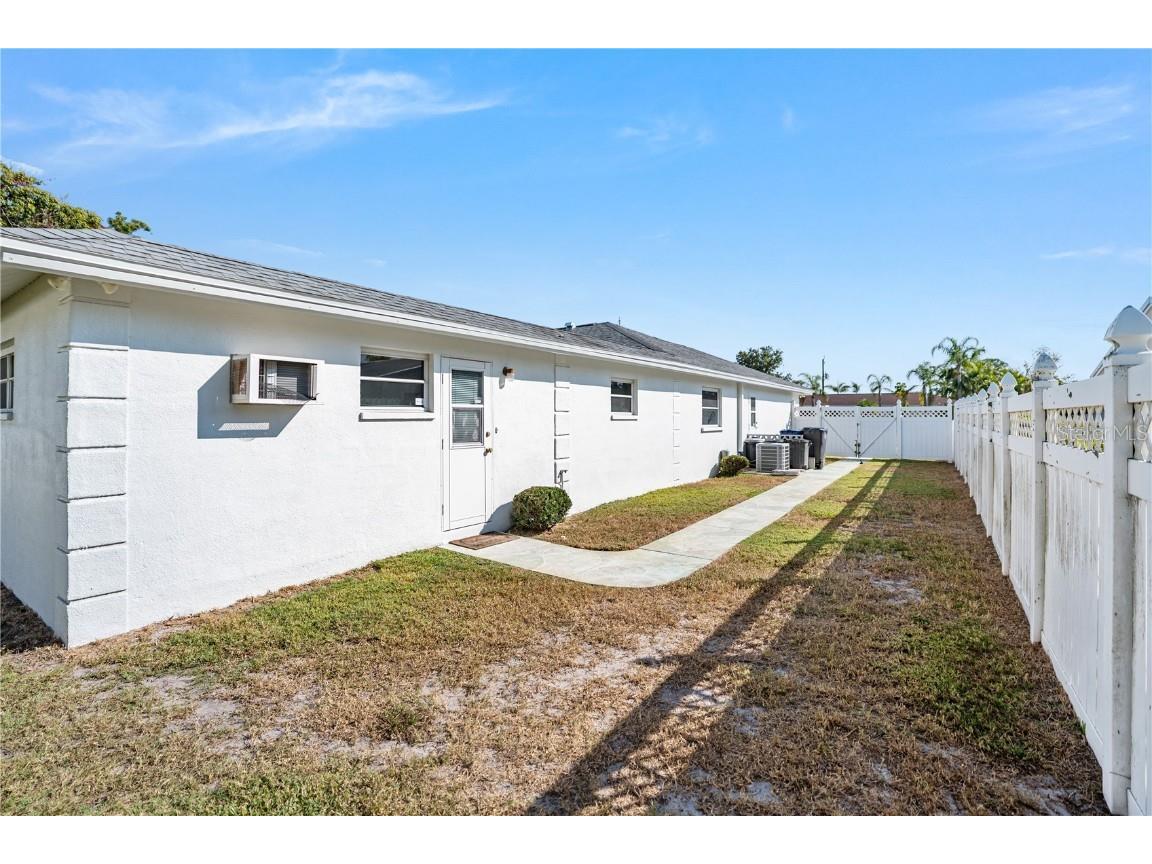 319 Mendez Drive Sarasota FL 34243 A4674239 image4