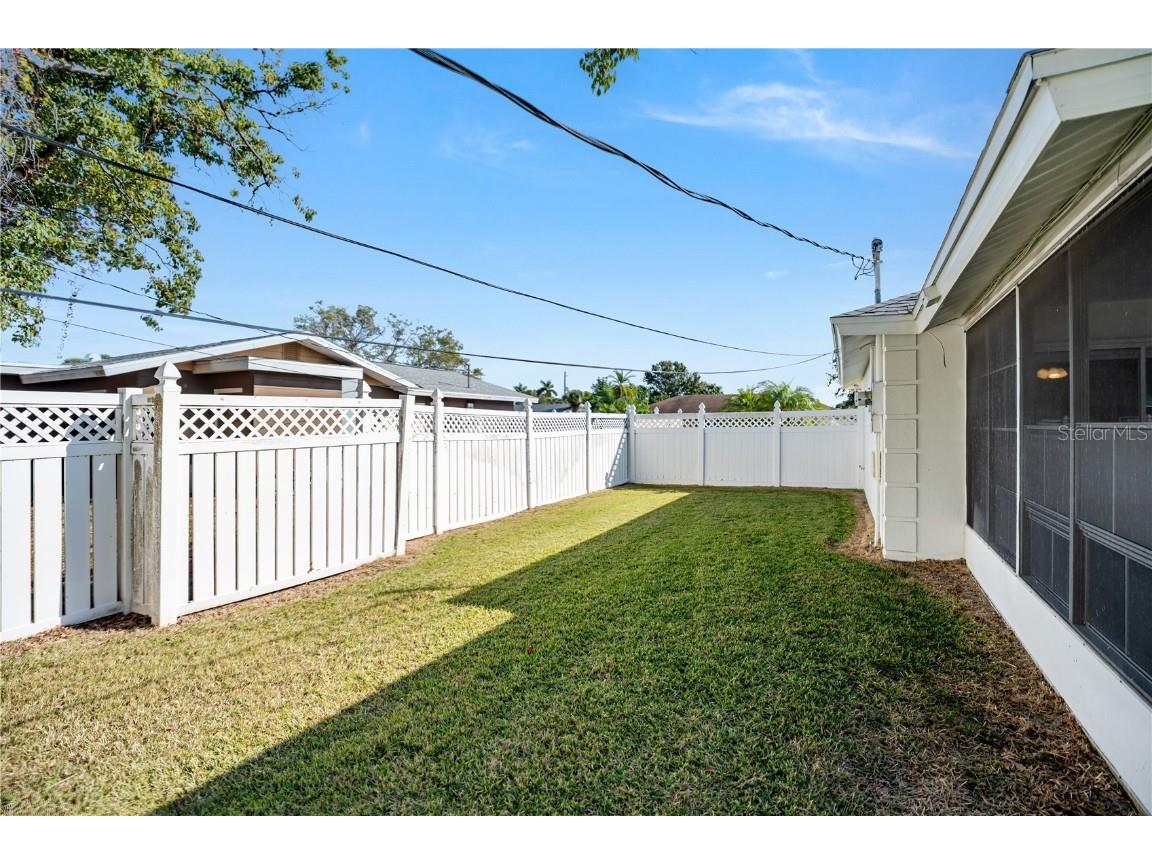 319 Mendez Drive Sarasota FL 34243 A4674239 image5