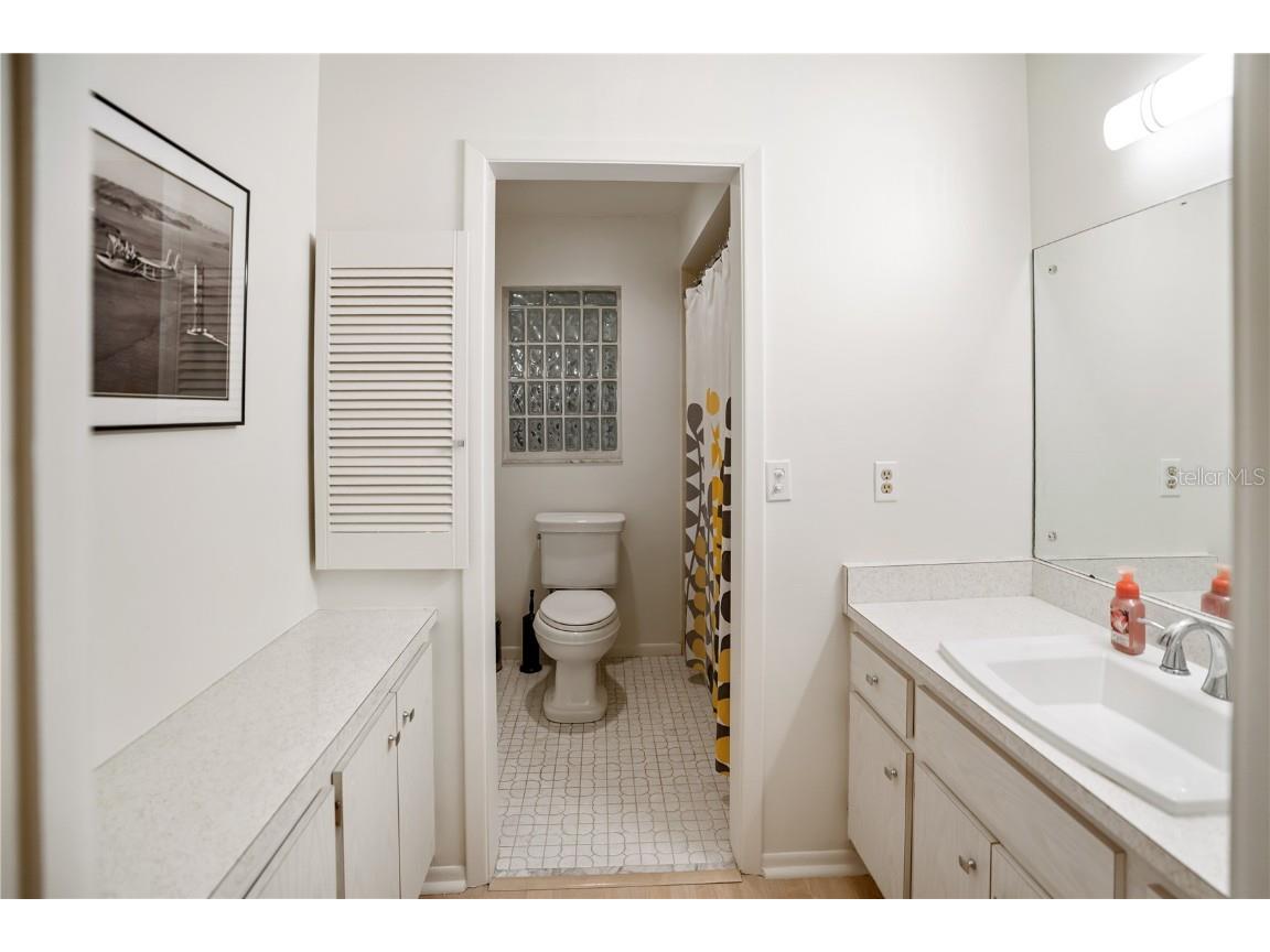 319 Mendez Drive Sarasota FL 34243 A4674239 image8