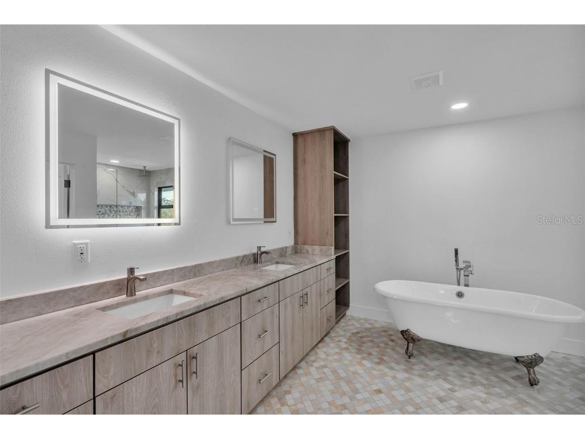 319 Midway Island Clearwater Beach FL 33767 - MANDALAY CHANNEL TB8393029 image17