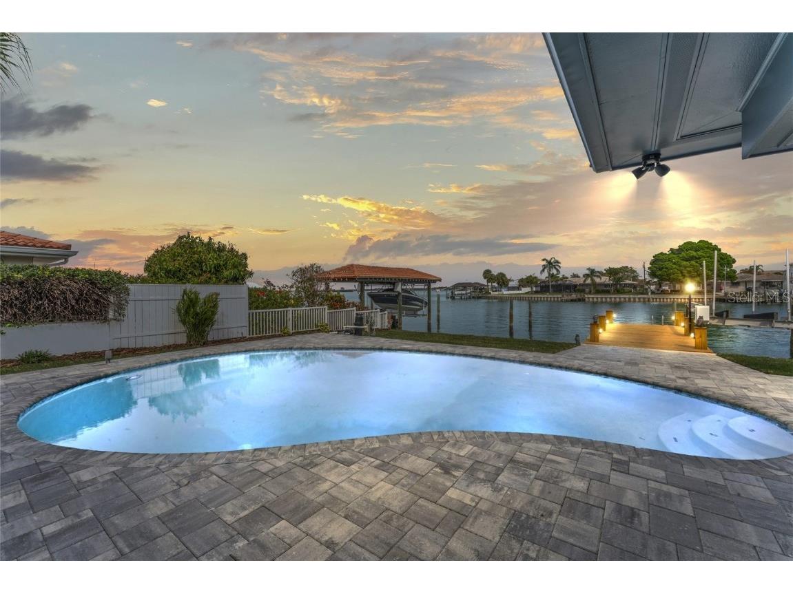 319 Midway Island Clearwater Beach FL 33767 - MANDALAY CHANNEL TB8393029 image3