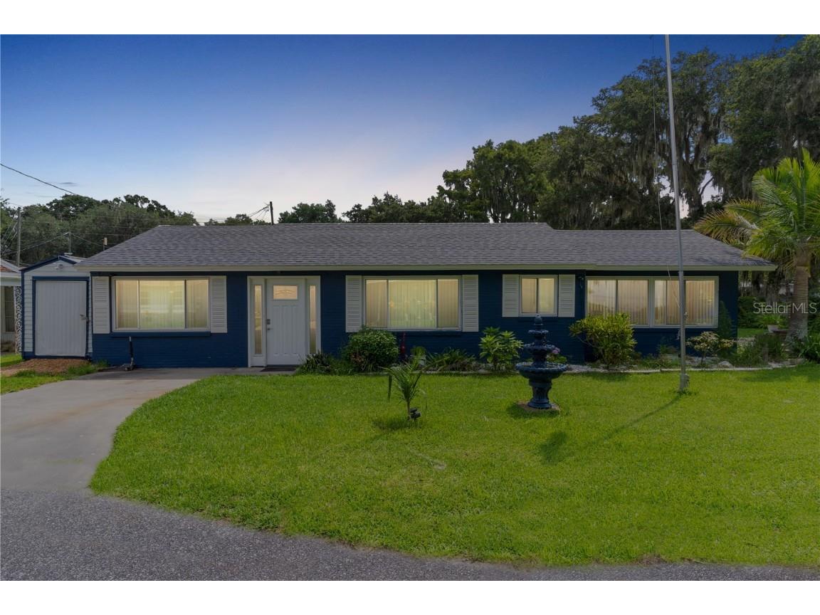 31925 Tracy Lane Tavares FL 32778 - LAKE HARRIS G5071237 image1